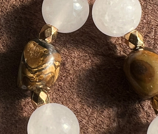 Why Do I Need a Tiger’s Eye Phone Charm? The Secret to Confidence and Protection